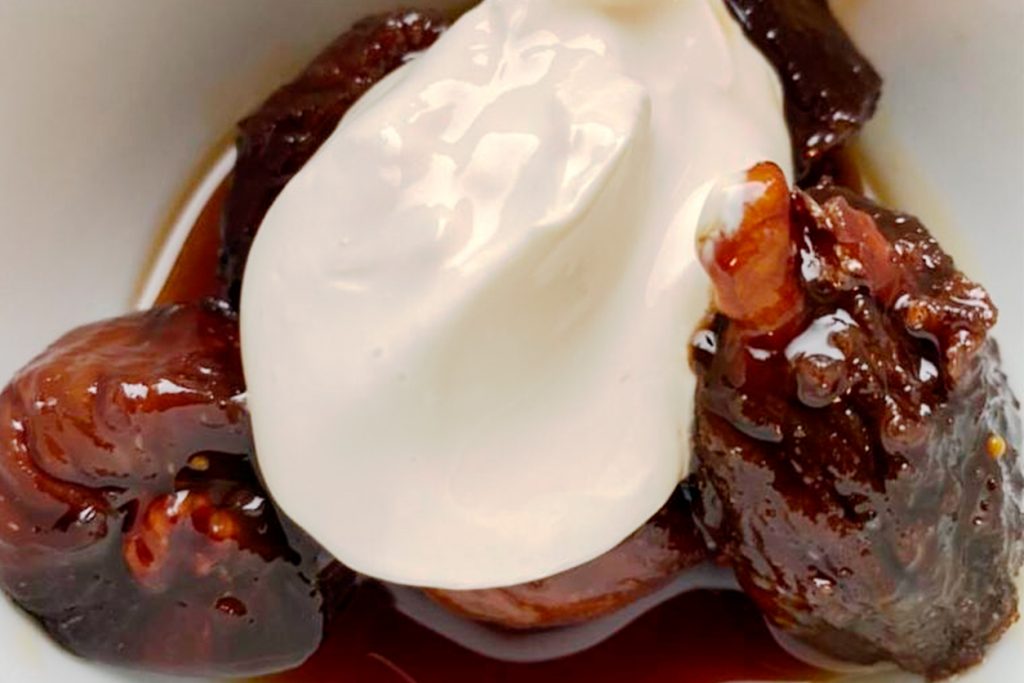 Higos rellenos con nueces y crema